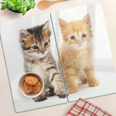 Tabla para cortar Gatos sobre un fondo blanco