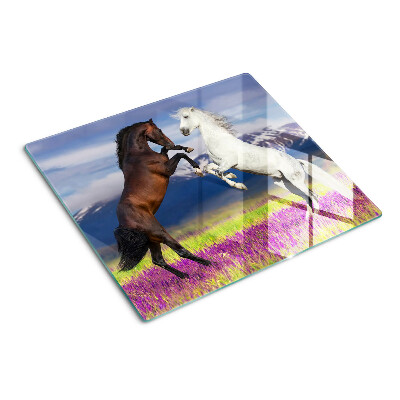 Tabla de cortar de cristal Caballos con el telón de fondo de montañas y flores.