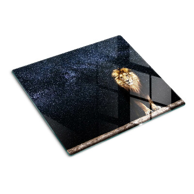 Tabla para cortar El león y el cielo lleno de estrellas.