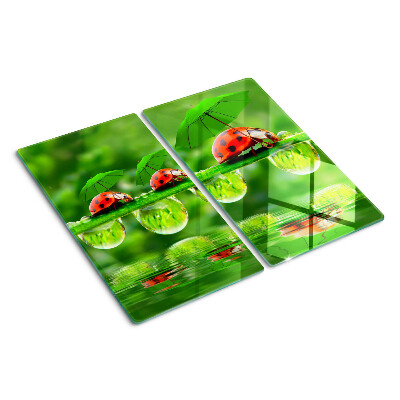 Tabla de cortar de cristal Mariquitas en hojas con gotas de agua.