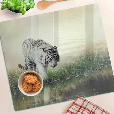 Tabla para cortar Tigre en la hierba