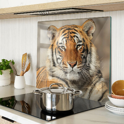 Tabla para cortar Tigre en un entorno natural