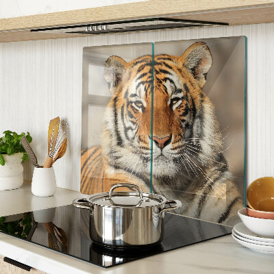 Tabla para cortar Tigre en un entorno natural