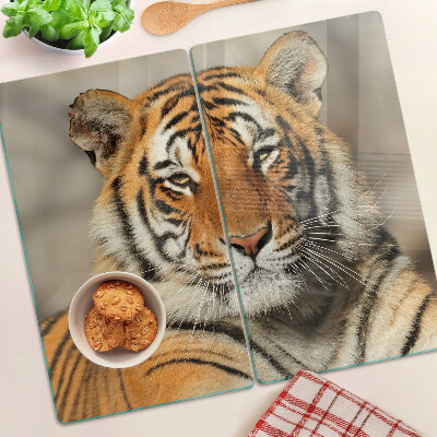 Tabla para cortar Tigre en un entorno natural