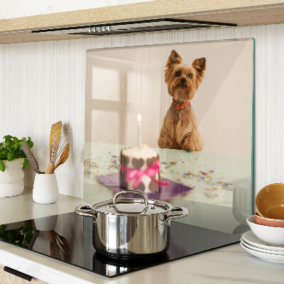 Tabla para cortar Perro en la mesa con pastel