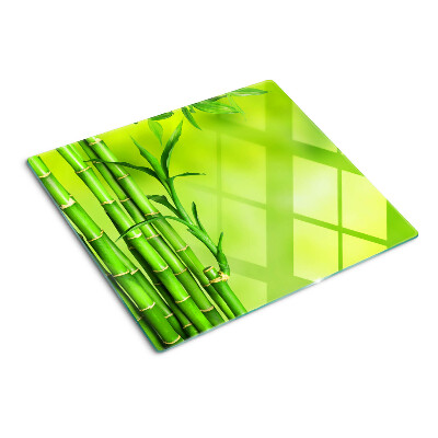 Tabla de cortar de cristal Bambú sobre un fondo verde