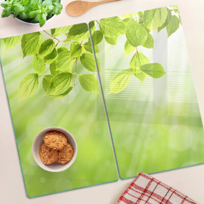 Tabla para cortar Hojas verdes contra la luz