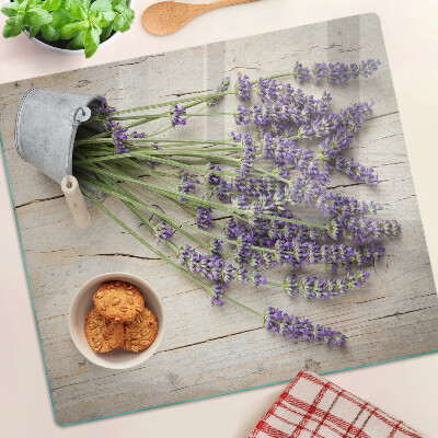 Tabla de cortar de cristal Lavanda en una maceta sobre un fondo de madera