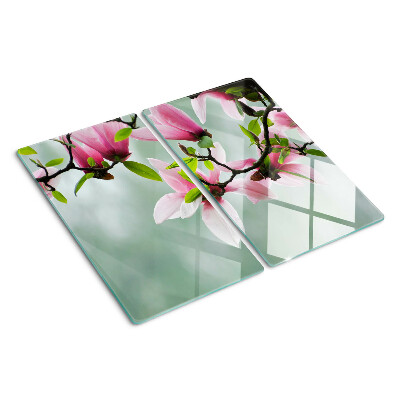 Tabla para cortar Flores de magnolia sobre un fondo verde.