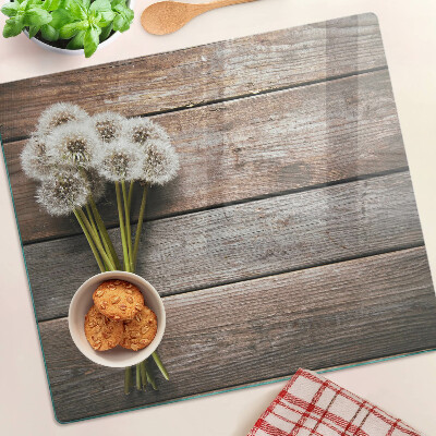 Tabla para cortar Flores de diente de león sobre un fondo de madera