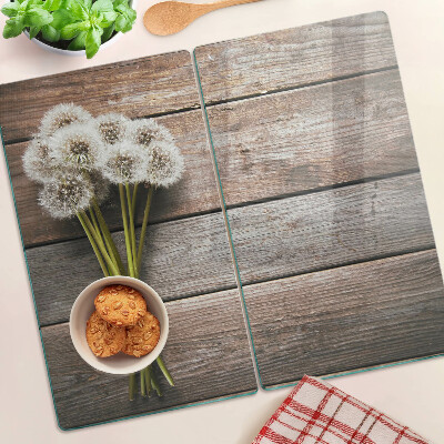 Tabla para cortar Flores de diente de león sobre un fondo de madera