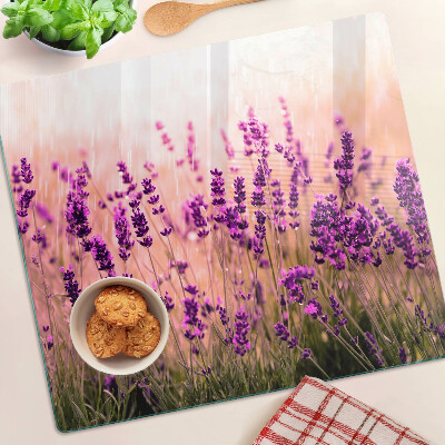 Tabla de cortar de cristal Campo de lavanda bajo los rayos del sol.