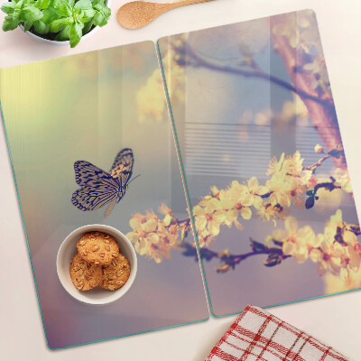 Tabla de cortar de cristal Motivo de mariposa sobre un fondo de flores.