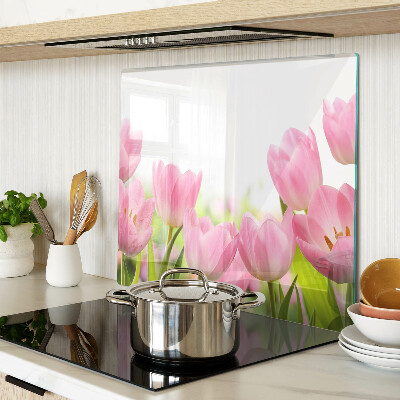 Tabla para cortar Tulipanes rosados en el jardín
