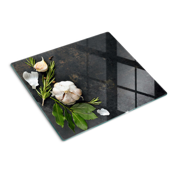 Tabla de cortar de cristal Flores y hierbas sobre un fondo de mármol.