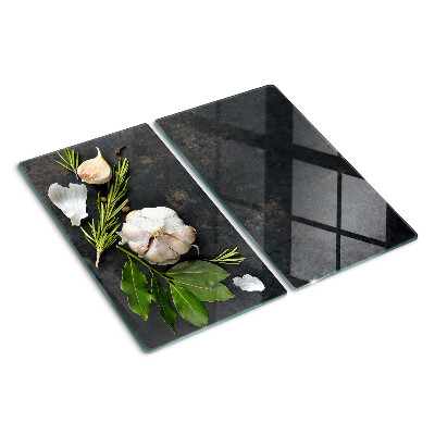 Tabla de cortar de cristal Flores y hierbas sobre un fondo de mármol.