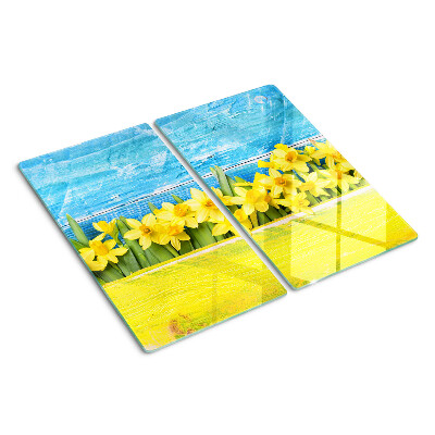 Tabla para cortar Flores de narciso contra el cielo