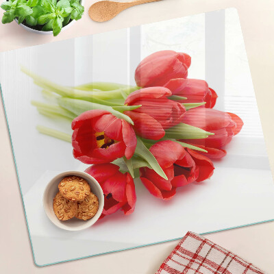 Tabla para cortar Tulipanes rojos sobre fondo blanco