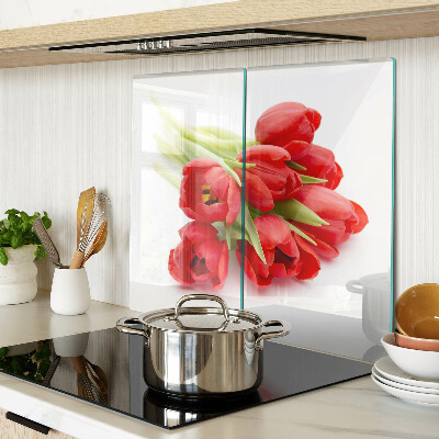 Tabla para cortar Tulipanes rojos sobre fondo blanco