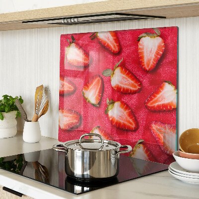 Tabla de cortar de cristal Fresas sobre un fondo rosa