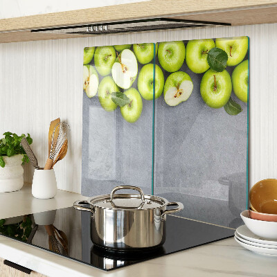 Tabla de cortar de cristal Manzanas verdes sobre una superficie gris