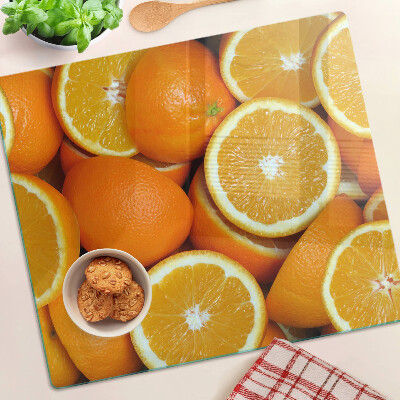 Tabla de cortar de cristal naranjas en rodajas