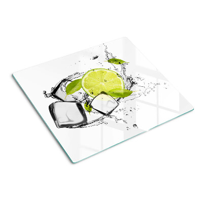 Tabla para cortar Limón con hielo y hojas.