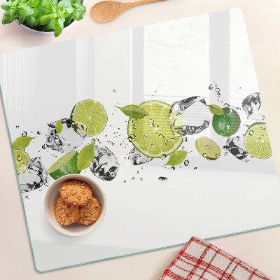 Tabla para cortar Limones y hielo en agua