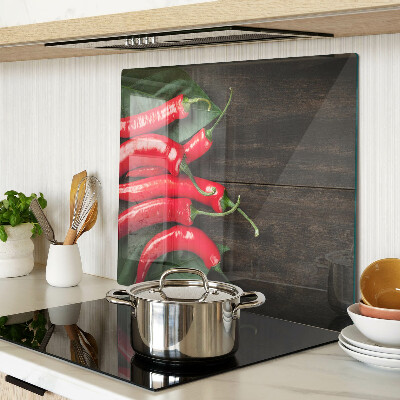 Tabla para cortar Chiles sobre un fondo de madera