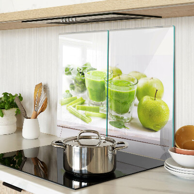 Tabla para cortar Batido verde e ingredientes frescos