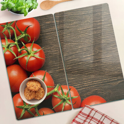 Tabla de cortar de cristal Tomates sobre un fondo de madera
