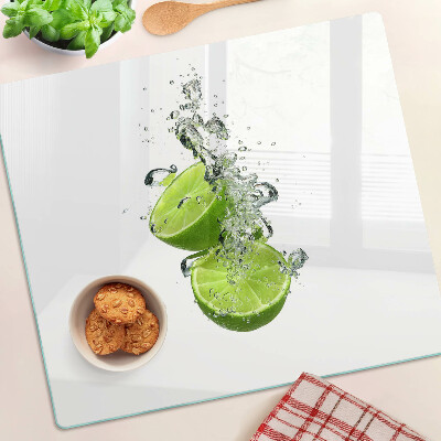 Tabla para cortar Limones en agua con burbujas