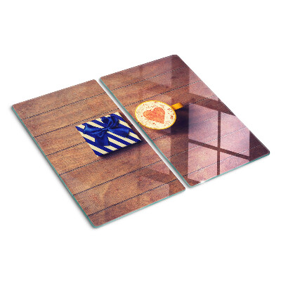 Tabla de cortar de cristal Un regalo con un corazón en una taza.