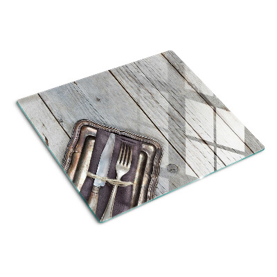 Tabla de cortar de cristal Cubiertos rústicos sobre fondo de madera.