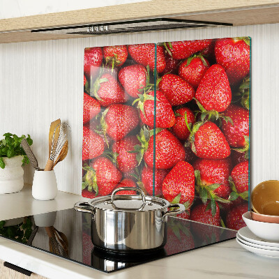 Tabla de cortar de cristal Fresas sobre fondo rojo
