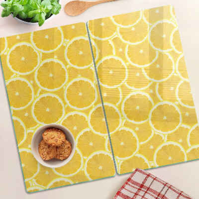 Tabla para cortar Rodajas de limón sobre un fondo amarillo