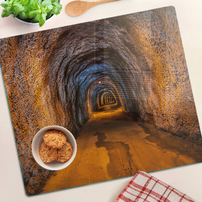 Tabla de cortar de cristal Túnel en la cueva con iluminación.