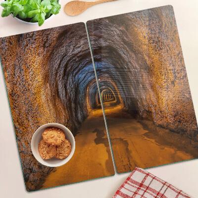 Tabla de cortar de cristal Túnel en la cueva con iluminación.