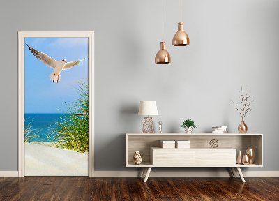 Vinilo para puerta Gaviota sobrevolando las dunas