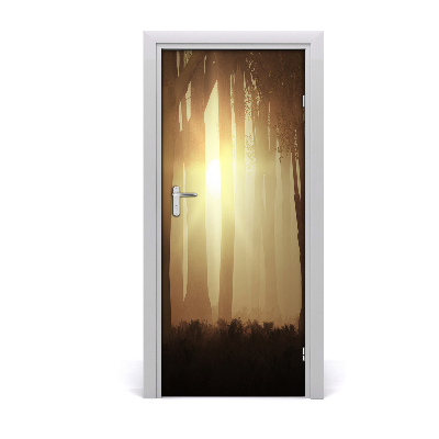 Vinilo para puerta Con la niebla en el bosque