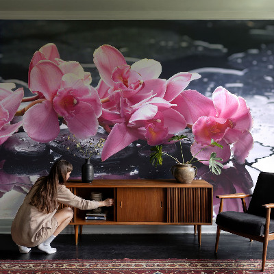 Papel mural texturado decorativo con un motivo floral elegante