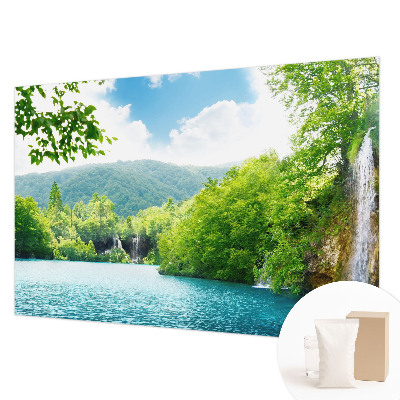Papel mural con patrón decorativo con motivo de cascada natural