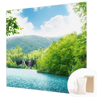 Papel mural con patrón decorativo con motivo de cascada natural