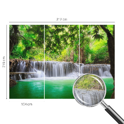 Papel mural con patrón decorativo con motivo 'Cascada del bosque'
