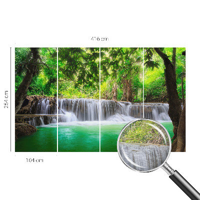 Papel mural con patrón decorativo con motivo 'Cascada del bosque'