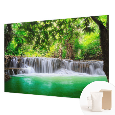 Papel mural con patrón decorativo con motivo 'Cascada del bosque'