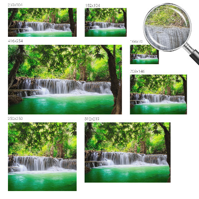 Papel mural con patrón decorativo con motivo 'Cascada del bosque'