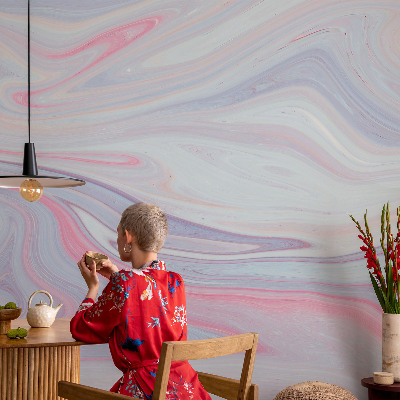Mural decorativo con un motivo de remolino en tonos pastel