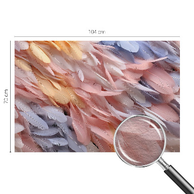 Mural decorativo con un diseño de plumas en tonos pastel