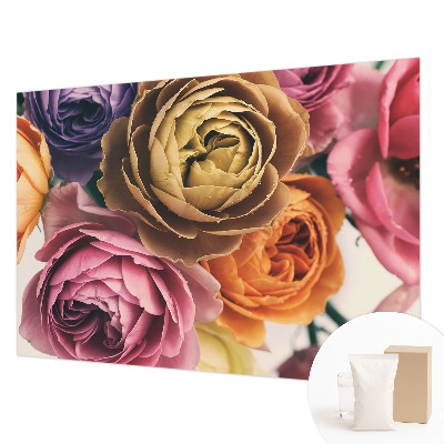 Papel mural con patrón decorativo con rosas coloridas